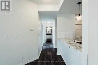 2 Colonial Dr in Guelph, ON - Building Photo - Building Photo