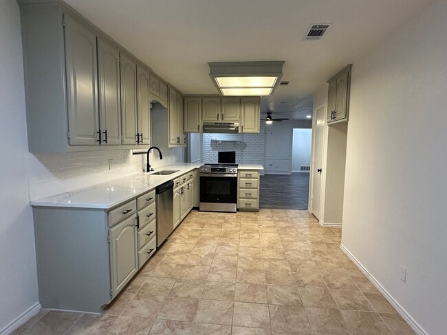 1004 Ridgefield Dr in Plano, TX - Building Photo - Building Photo