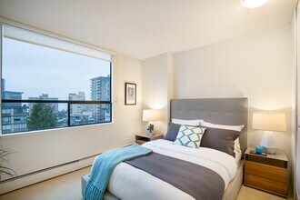 Shorewood Manor in West Vancouver, BC - Building Photo - Building Photo