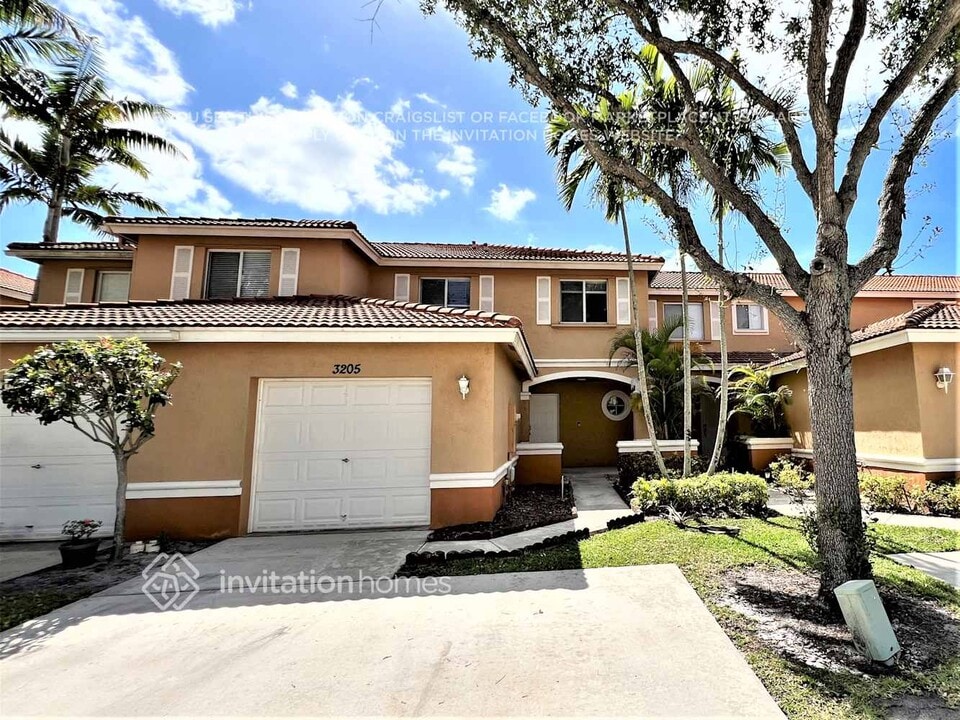 3205 Osprey Ln in West Palm Beach, FL - Building Photo
