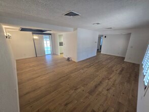 5517 W Avenue M2 in Lancaster, CA - Building Photo - Building Photo