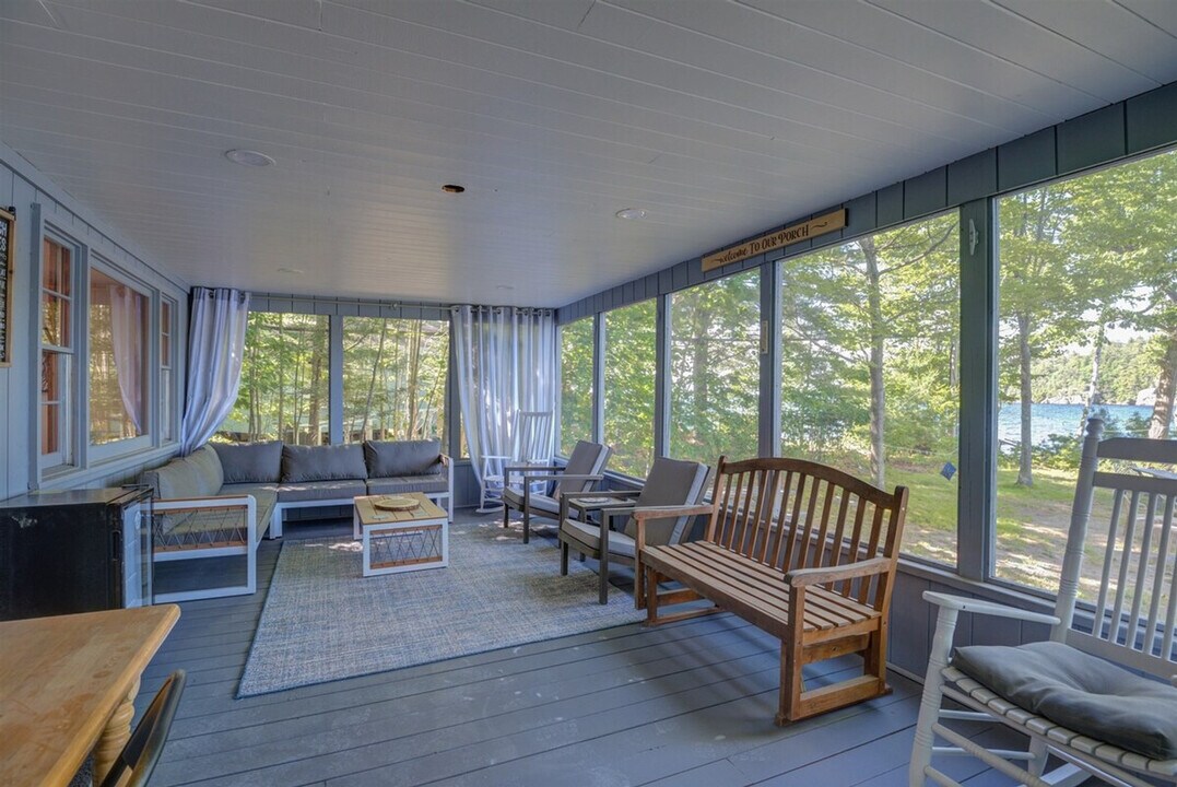 7 Sunset Rd in Raymond, ME - Building Photo