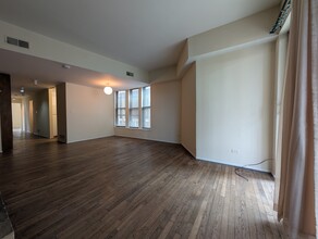 600 W Surf St, Unit 3 in Chicago, IL - Building Photo - Building Photo