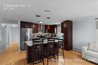 3 Arthur Ave in Bristol, RI - Building Photo - Building Photo