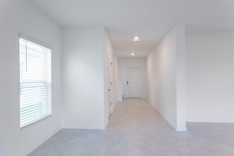 264 Hayley St in Winter Haven, FL - Building Photo - Building Photo