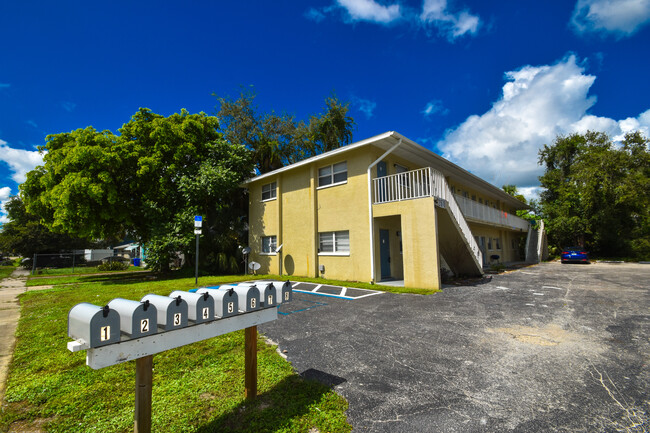 Broadway Apartments in Ft. Myers, FL - Foto de edificio - Primary Photo