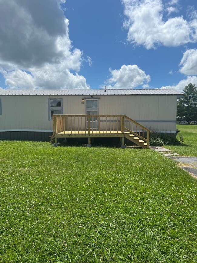 1009 Frosty Ln in Elizabethton, TN - Foto de edificio - Building Photo