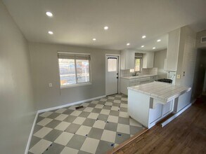 1242 Rodgers Rd in Hanford, CA - Building Photo - Building Photo