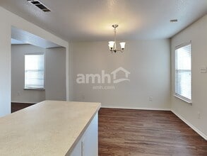 2203 Terrell Dr in Grand Prairie, TX - Foto de edificio - Building Photo