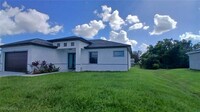 3703 33rd St SW in Lehigh Acres, FL - Foto de edificio - Building Photo