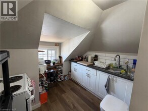 155 Lake St in St Catharines, ON - Building Photo - Building Photo