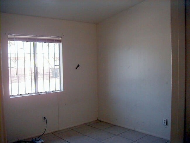 383 E Thoroughbred St in Tucson, AZ - Building Photo - Building Photo