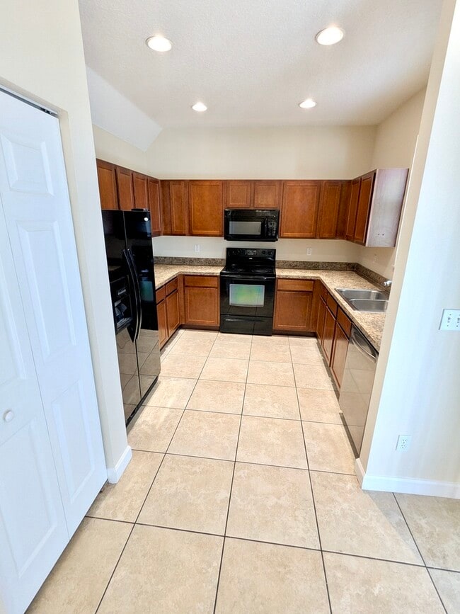 1918 Yellowfin Dr in Port Orange, FL - Building Photo - Building Photo