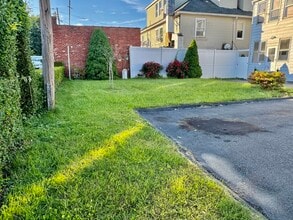 704 Highland Ave in Waterbury, CT - Building Photo - Building Photo