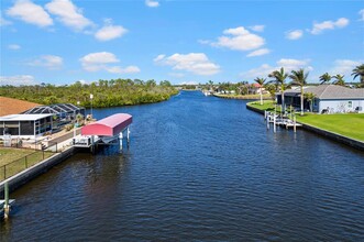 4196 Eastlake Ct in Port Charlotte, FL - Foto de edificio - Building Photo