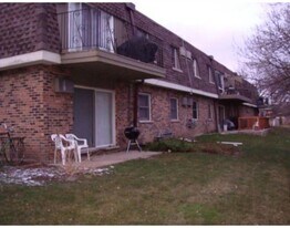 869 Trace Dr, Unit 101 in Buffalo Grove, IL - Building Photo
