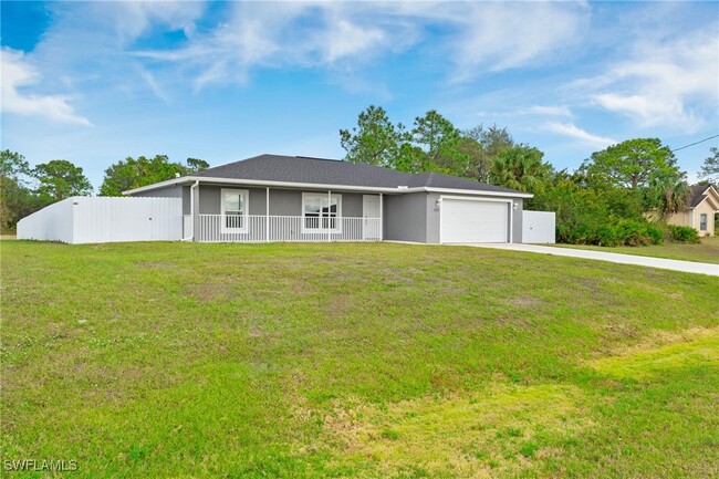 7023 Tide Cir in La Belle, FL - Building Photo - Building Photo