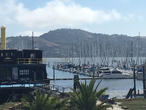 18-22 Varda Lndg in Sausalito, CA - Foto de edificio - Building Photo