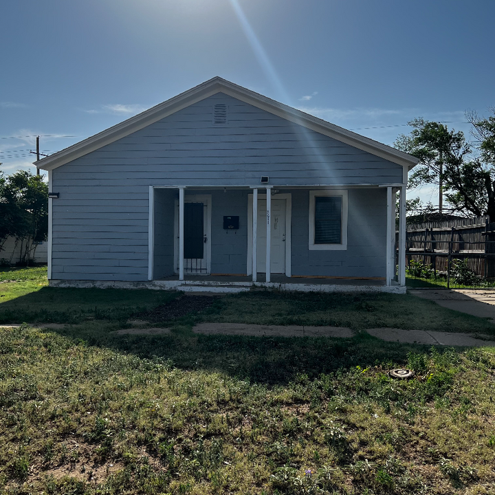 2411 S Buchanan St in Amarillo, TX - Foto de edificio