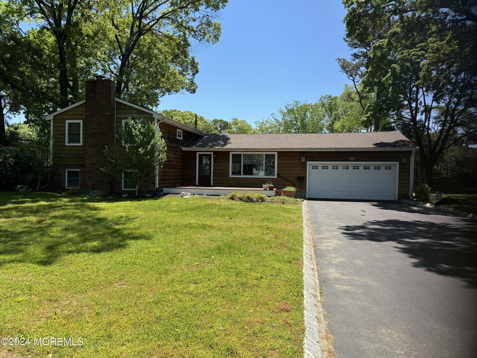 282 Lawrence Ave in Ocean Township, NJ - Building Photo