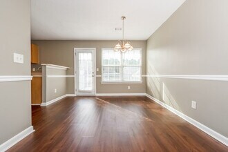 2025 Registry Dr in Hampton, GA - Foto de edificio - Building Photo