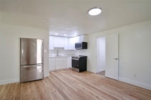 120 Main St in Livingston Manor, NY - Building Photo