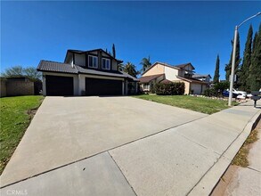 13436 Cypress Ave in Chino, CA - Foto de edificio - Building Photo