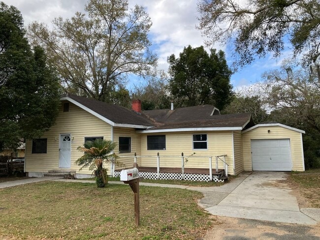 37411 Magnolia Ave in Dade City, FL - Building Photo - Building Photo
