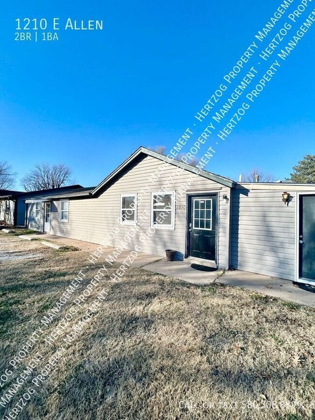 1210 E Allen Ave in Tonkawa, OK - Building Photo - Building Photo