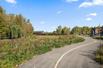 Quai De la Gare Sainte-Rose - Phase 1 in Laval, QC - Building Photo - Building Photo