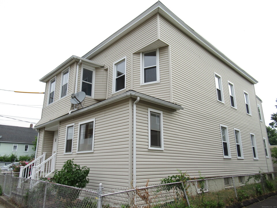 99-101-101 Elizabeth St in Bridgeport, CT - Building Photo