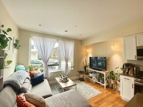 9 Glencoe St, Unit 202 in Boston, MA - Building Photo - Building Photo