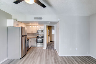 Tides on 51st in Phoenix, AZ - Building Photo - Interior Photo