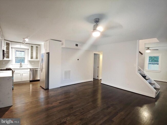 property at 2510 Jamaica Dr