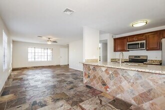3310 W Rose Garden Ln in Phoenix, AZ - Building Photo - Building Photo