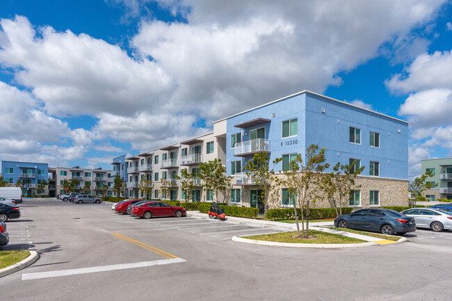 Amelia in Miami, FL - Foto de edificio - Building Photo