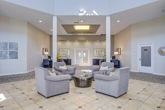 Tesoro Senior Apartments in Porter Ranch, CA - Foto de edificio - Building Photo