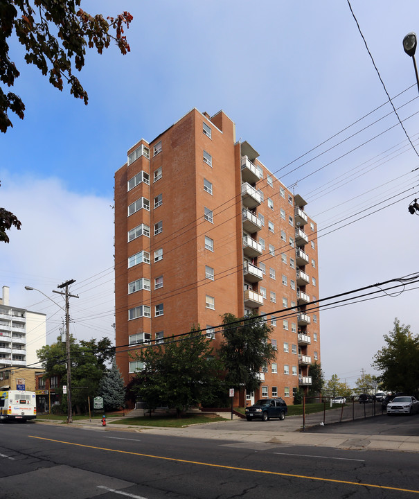 Eastgate Towers in Hamilton, ON - Building Photo