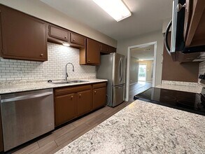 424 Longmeadow Dr in Beaumont, TX - Building Photo - Building Photo