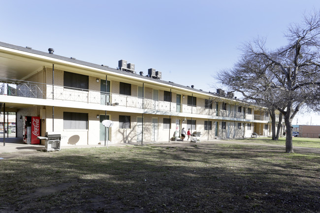 Spanish Stone in Garland, TX - Foto de edificio - Building Photo