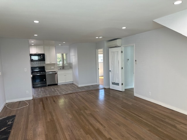 8424 Glider Ave in Los Angeles, CA - Building Photo - Building Photo