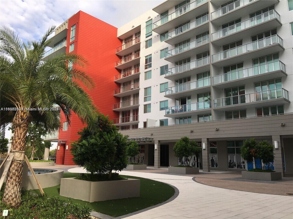 7875 NW 107th Ave, Unit 805 in Doral, FL - Building Photo
