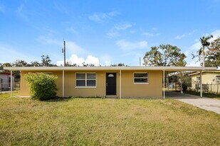 1412 Brookhill Dr in Ft. Myers, FL - Building Photo