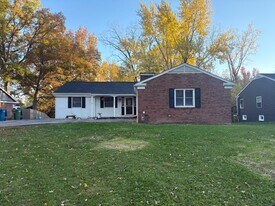 1033 Sherwood Ave in Marysville, OH - Building Photo