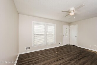 215 Kim Ct in Louisville, KY - Building Photo - Building Photo