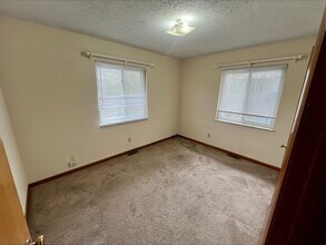 2515 Oakwood Dr in Cuyahoga Falls, OH - Building Photo - Building Photo