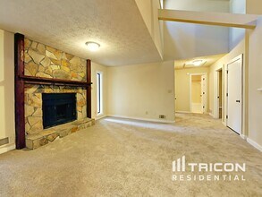 5054 Stoney Point Ln in Stone Mountain, GA - Foto de edificio - Building Photo