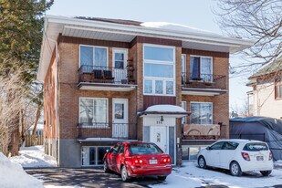 114 Du Parc Av in Laval, QC - Building Photo
