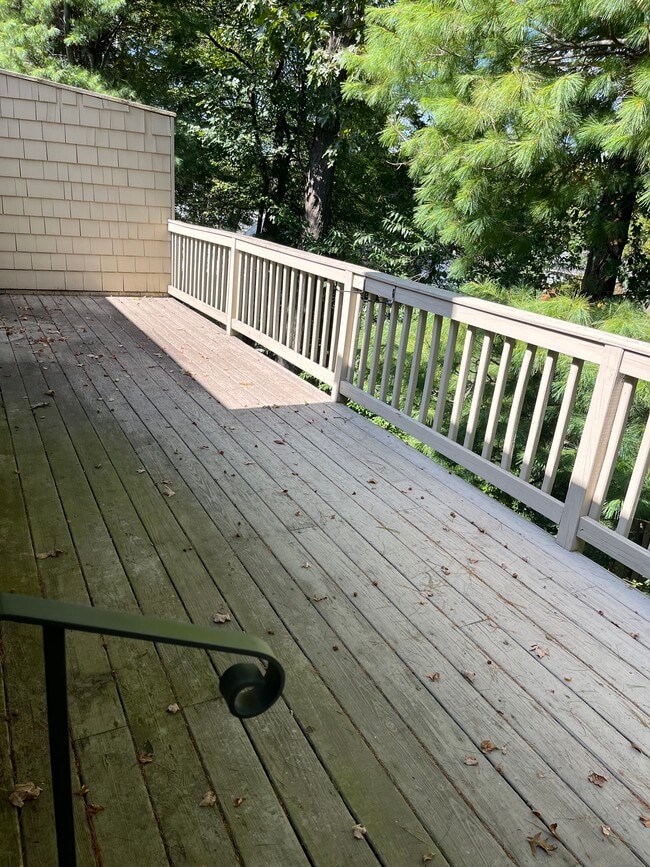 12 Boulevard Dr in Danbury, CT - Building Photo - Building Photo