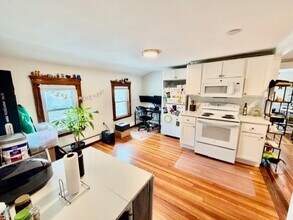 48 Powder House Blvd in Somerville, MA - Building Photo - Building Photo